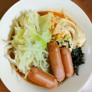 ウインナーとたっぷり野菜の健康ラーメン